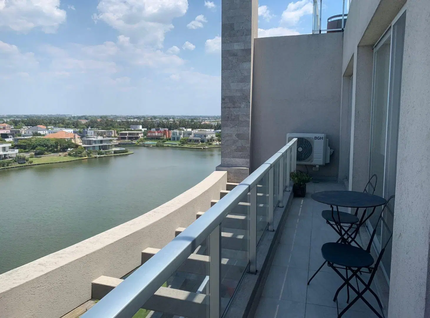 Departamento de 2 ambientes y terraza propia en Acqua - Islas del Golf 5