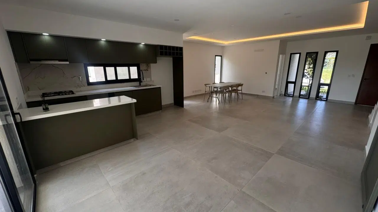 Casa a estrenar en Pilar del Este - Barrio Santa Elisa - 5 ambientes - 2