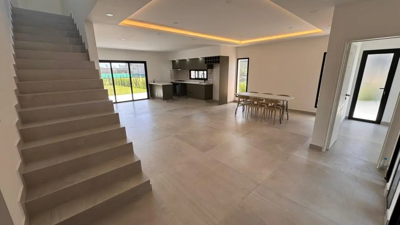 Casa a estrenar en Pilar del Este - Barrio Santa Elisa - 5 ambientes - 5