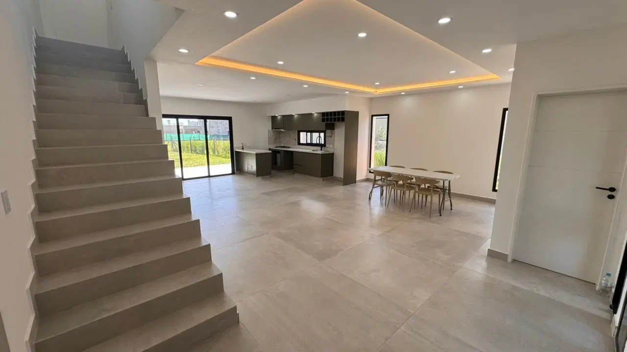 Casa a estrenar en Pilar del Este - Barrio Santa Elisa - 5 ambientes - 4