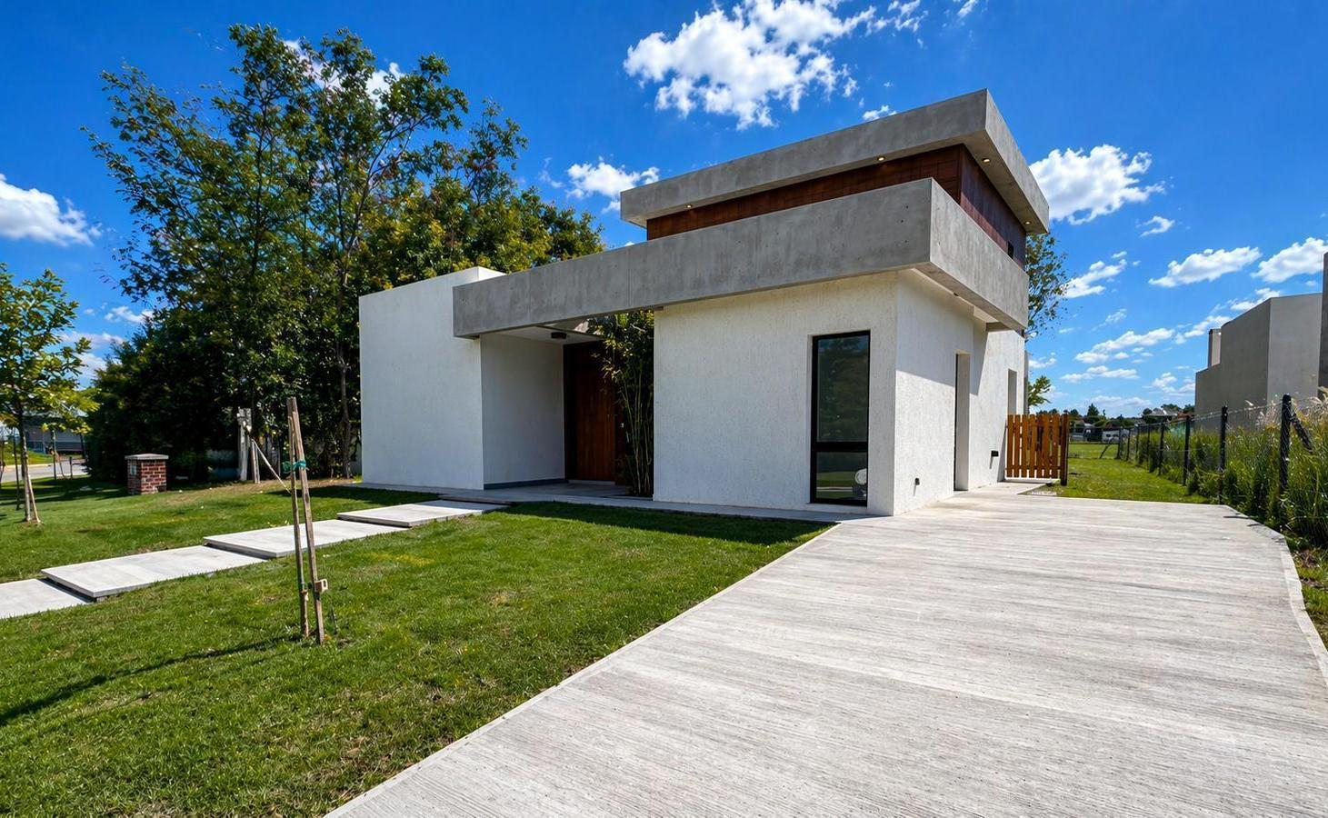 Casa a estrenar en Pilar del Este - Barrio Santa Elisa - 5 ambientes -