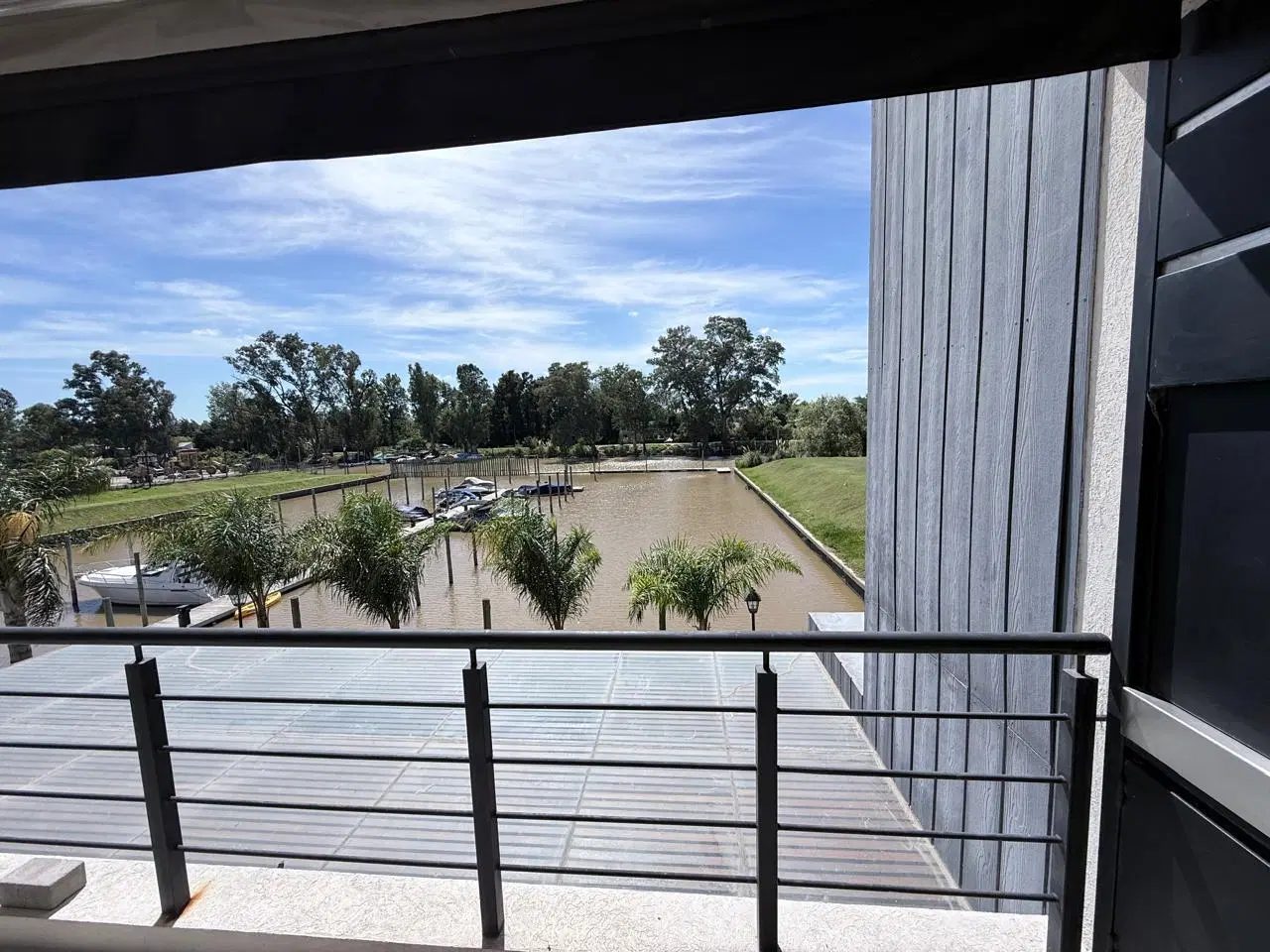 TERRAZAS AL RIO- únicos departamentos con amarra 8
