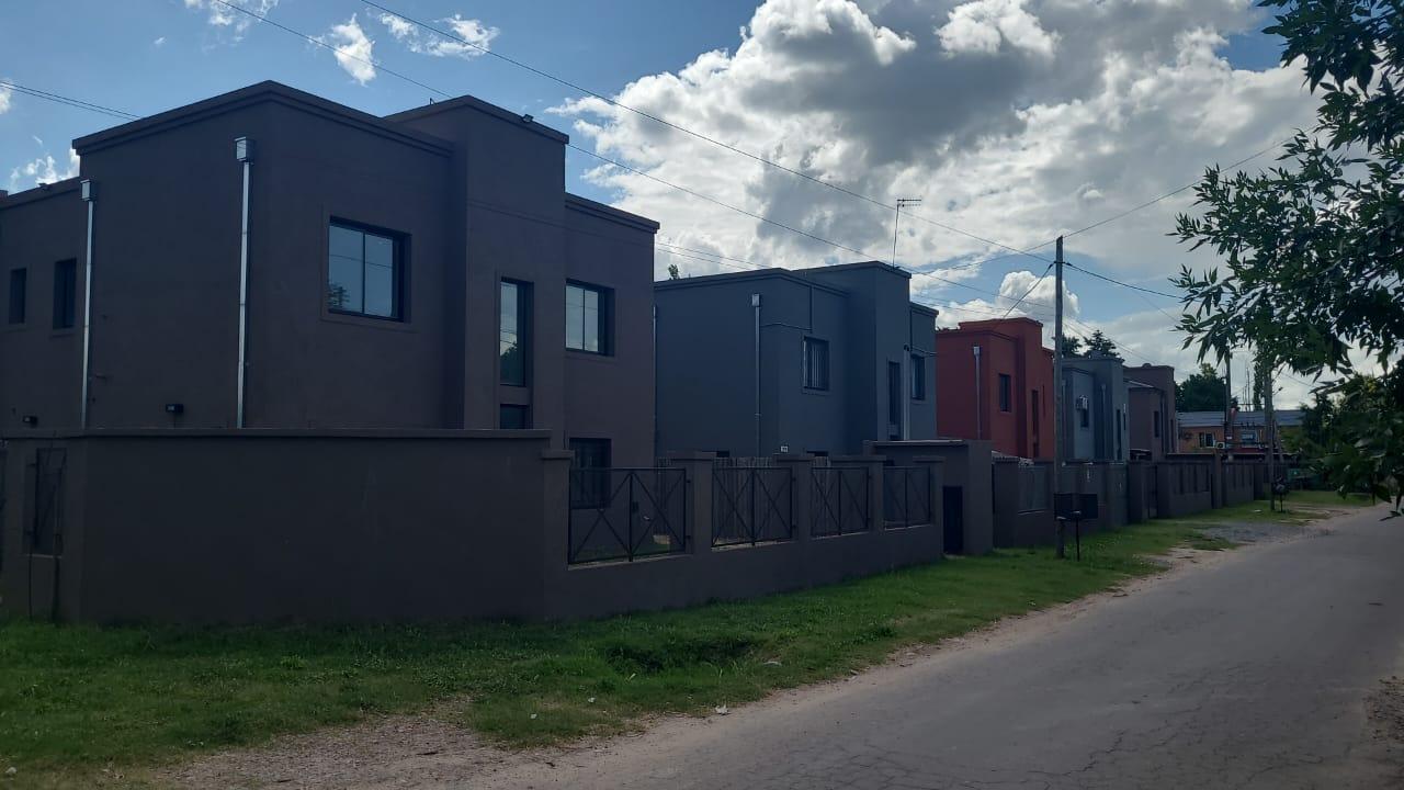 Casa en Venta Pilar Tipo Dúplex 3 ambientes