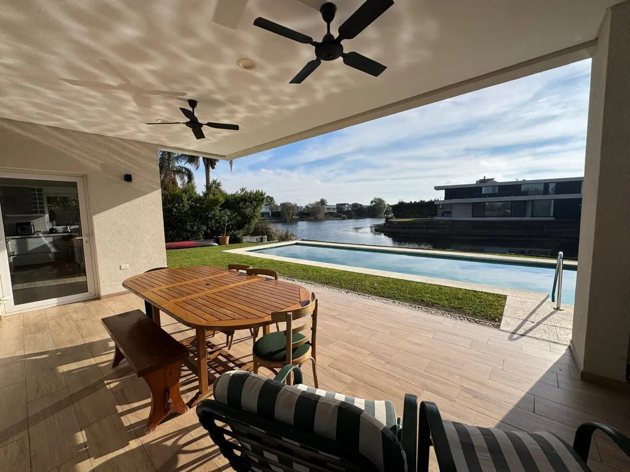 Espectacular Casa en Los Alisos a la laguna - Orientación Noroeste 2