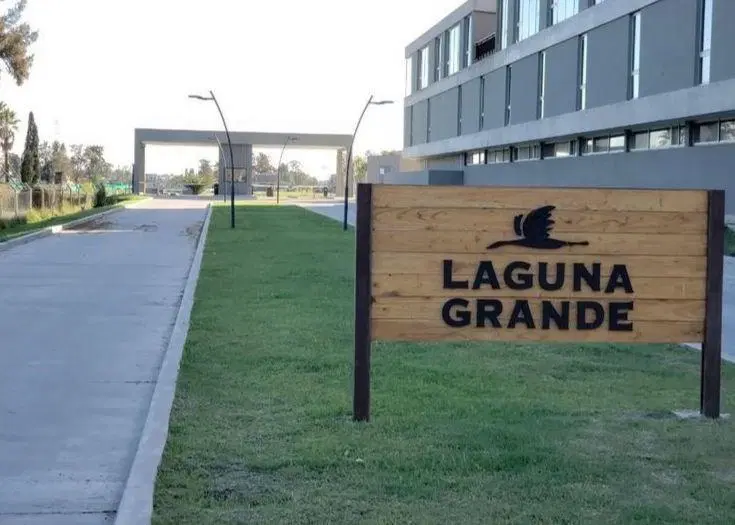 Casa en Laguna Grande OPORTUNIDAD - Lote interno Espectacular entrega Marzo/Abril 4