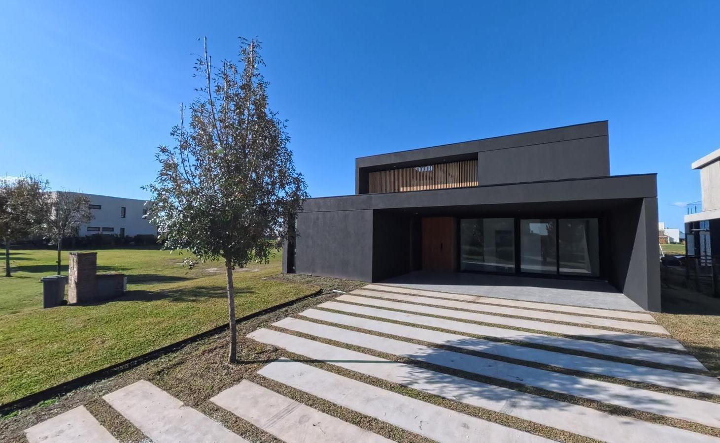 Casa en Venta en Barrio Costas, Puertos, Escobar.