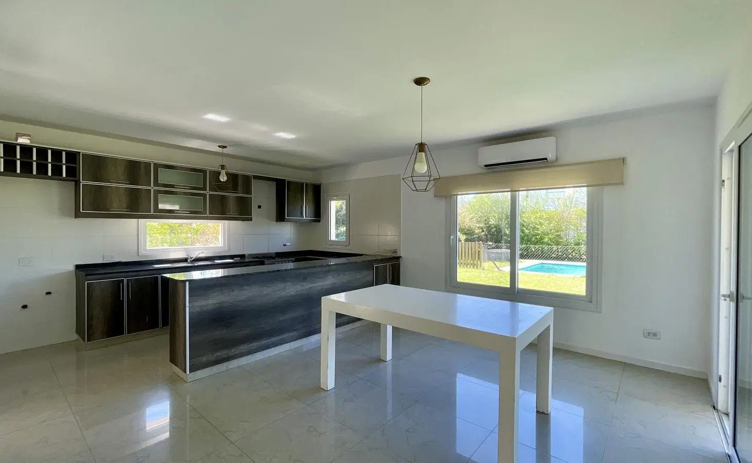 Casa de Estilo Frances en Venta - Barrio Vistas - Puertos del Lago 5