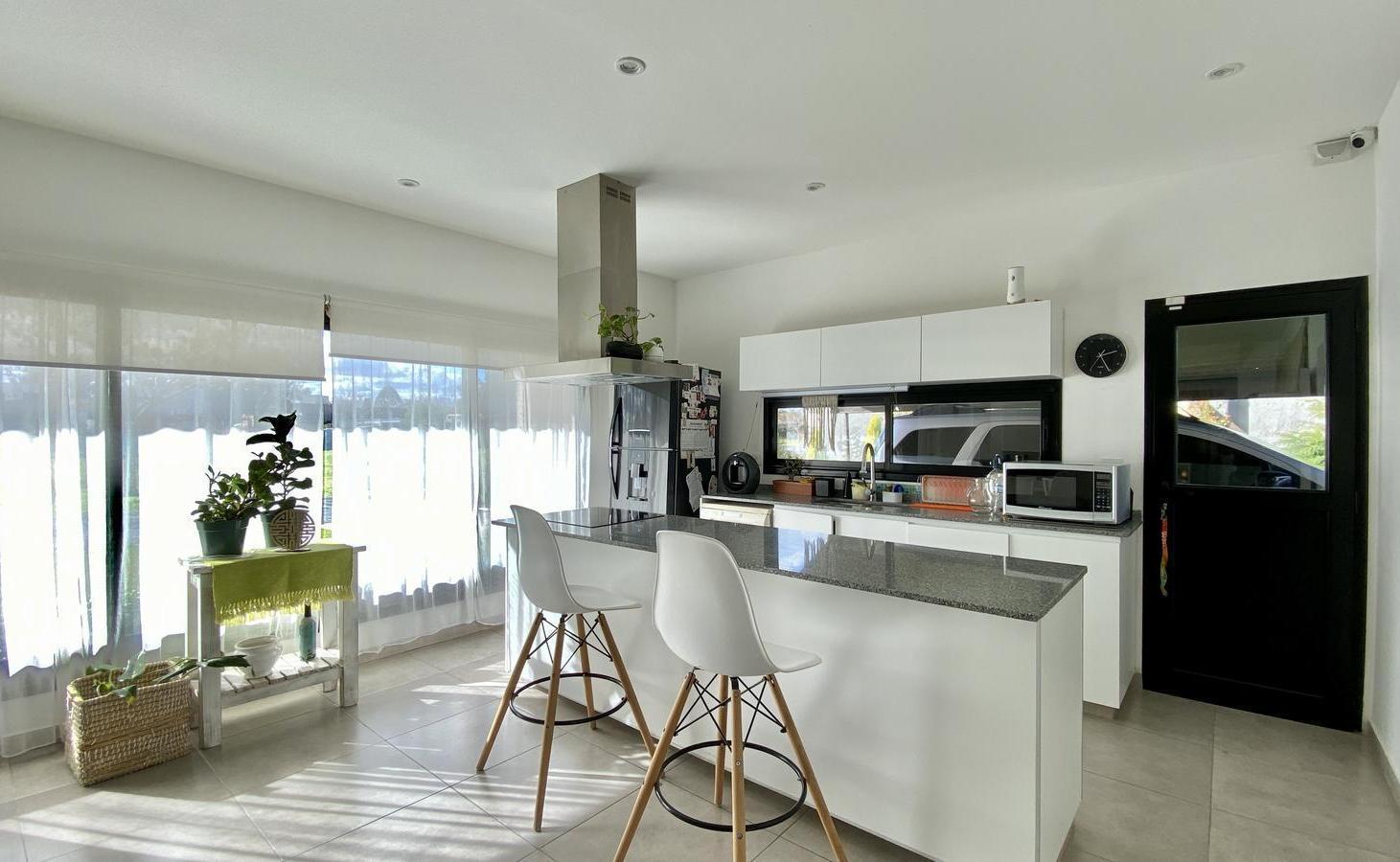 Foto de Casa en Venta en Barrio Santa Emilia - Pilar del Este - Con Piscina, imagen 5