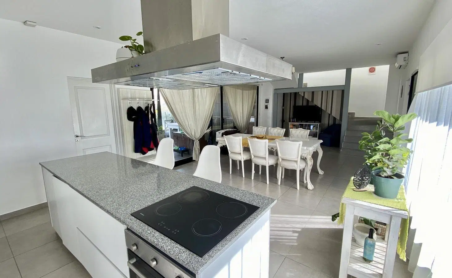 Casa en Venta en Barrio Santa Emilia - Pilar del Este - Con Piscina 2