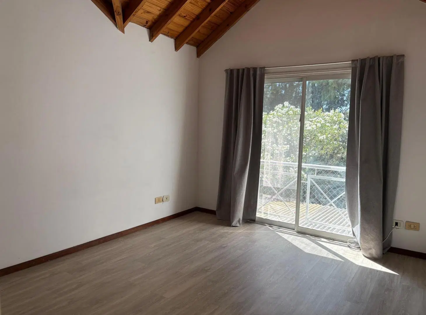 Casa en alquiler barrio Las Margaritas pilar  4 ambientes 3