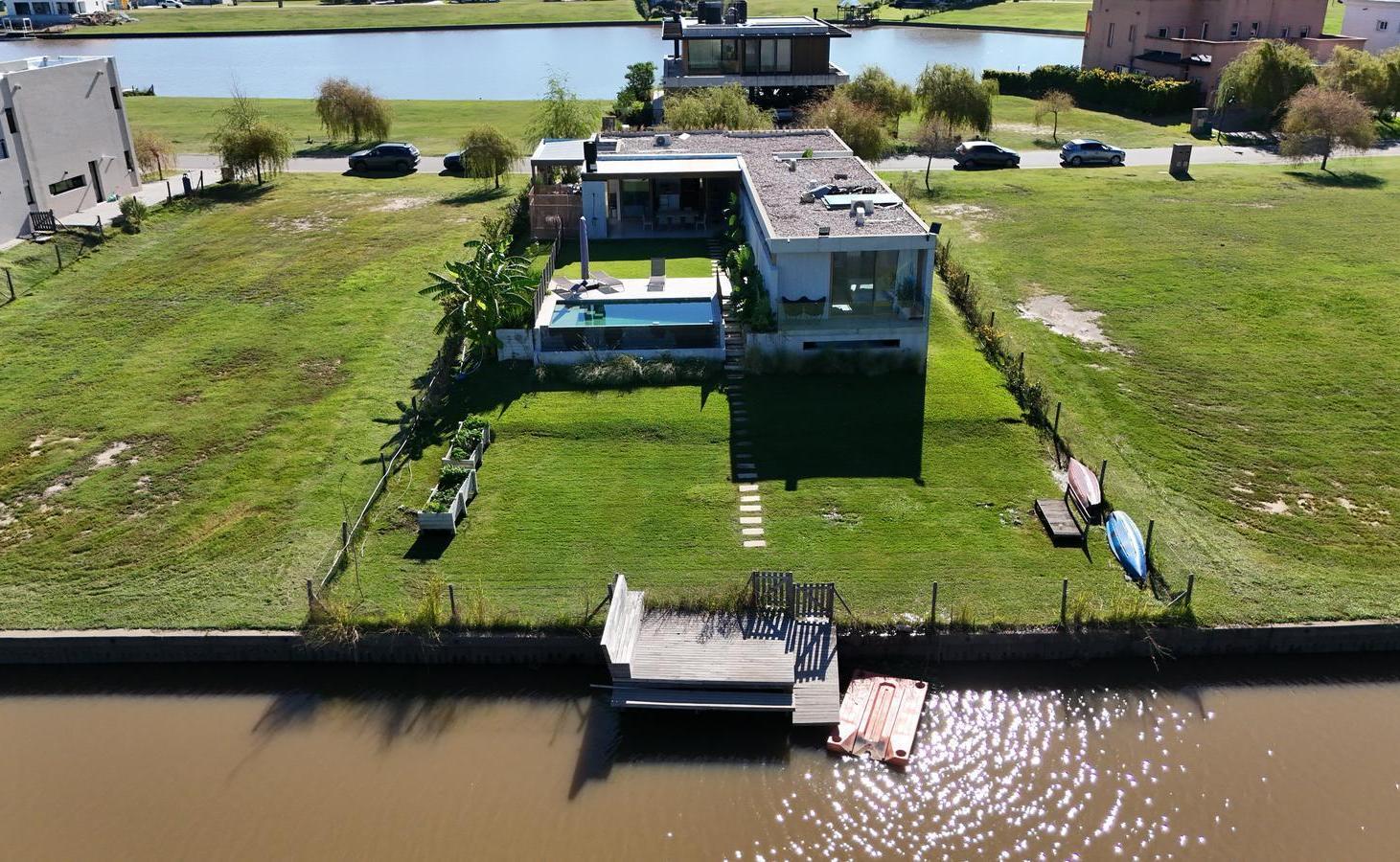 Foto de la propiedad en Casa al río con Amarra Propia en El Naudir – Salida