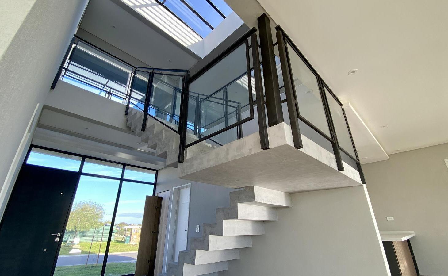 Foto de Casa a la Laguna con 4 dormitorios Escritorio en Venta en San Sebastian, imagen 4