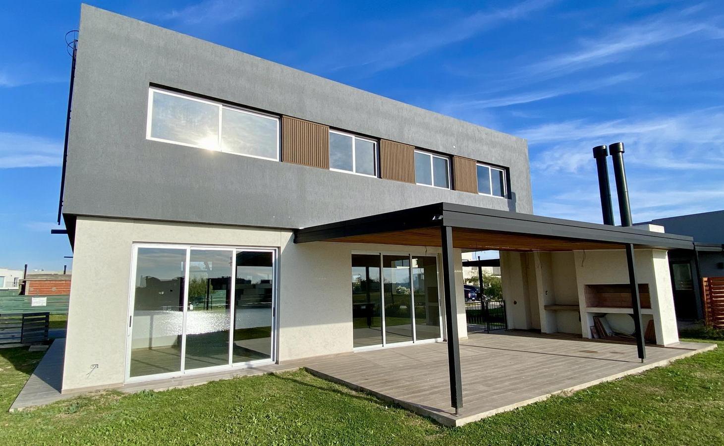 Foto de Casa a la Laguna con 4 dormitorios Escritorio en Venta en San Sebastian, imagen 5