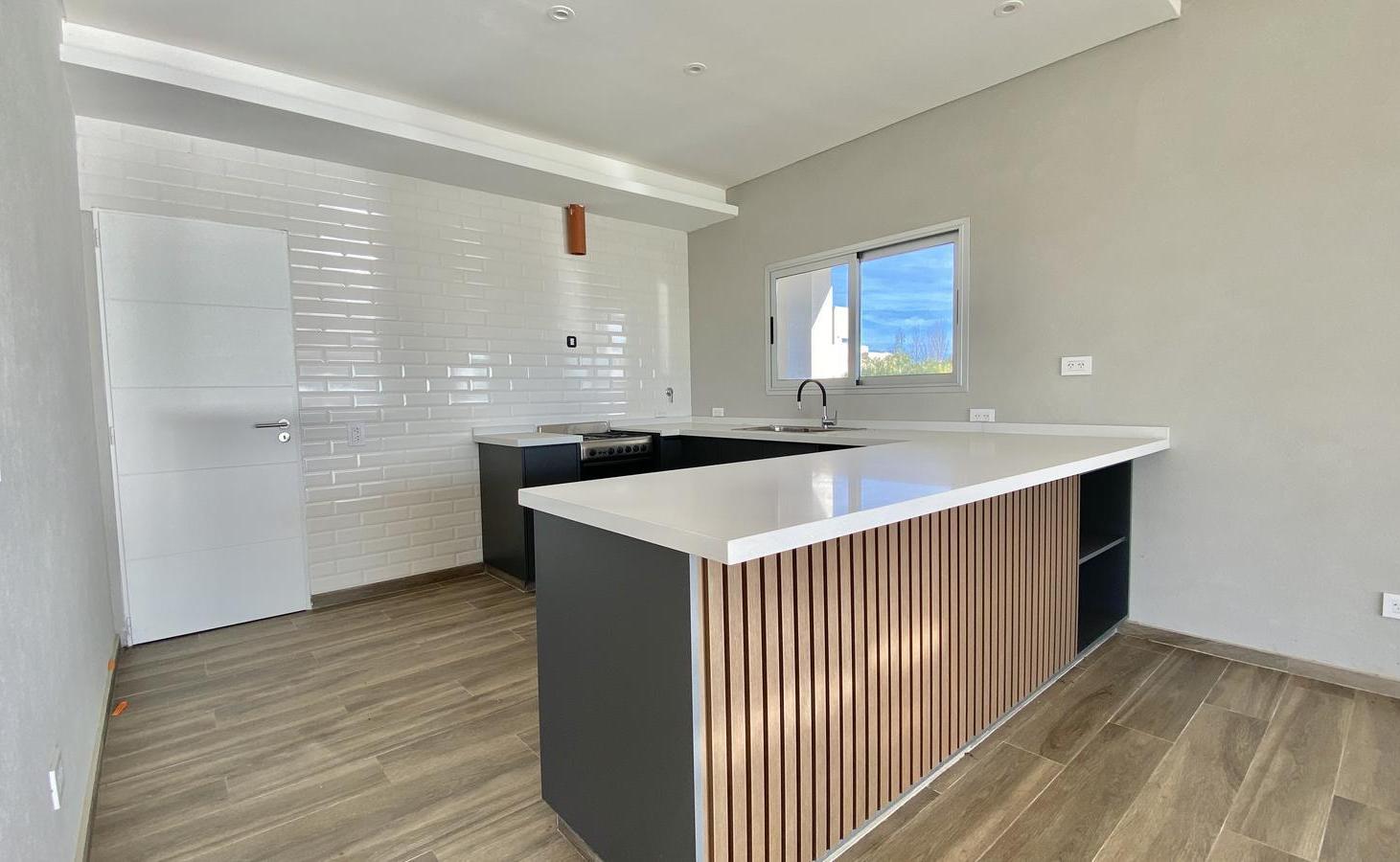 Foto de Casa a la Laguna con 4 dormitorios Escritorio en Venta en San Sebastian, imagen 3