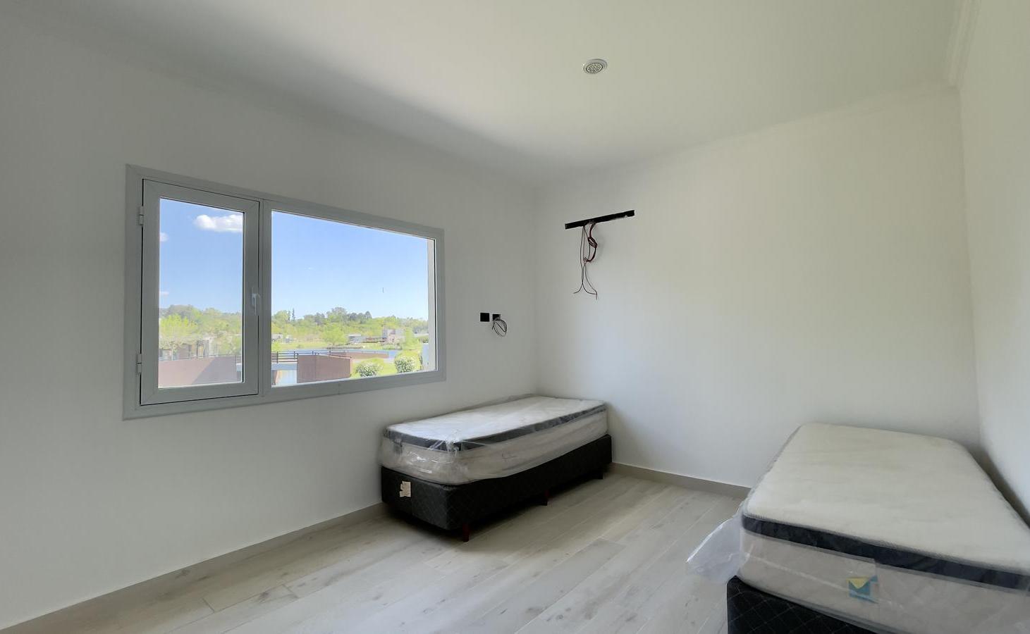 Foto de Casa en El Cazal al rio en venta - Barrio Nautico, imagen 2