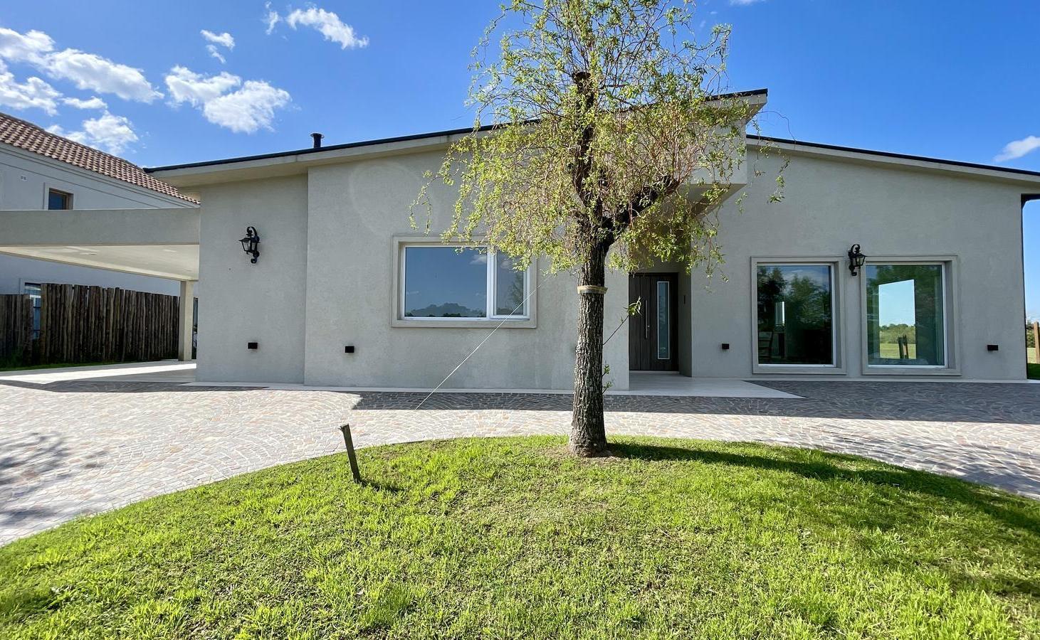 Foto de Casa en El Cazal al rio en venta - Barrio Nautico, imagen 1