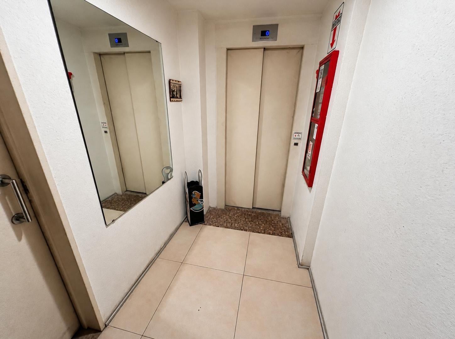 Foto de Semipiso de 4 ambientes con terraza propia, dos cocheras y baulera en, imagen 3