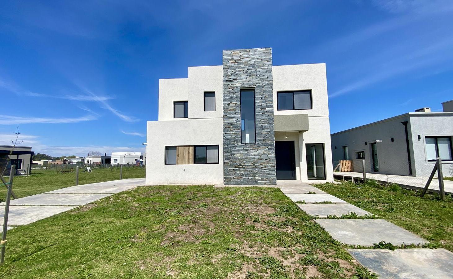 Foto de Casa | Venta | Santa Elisa | Pilar del Este | Piscina | 2 Plantas, imagen 1