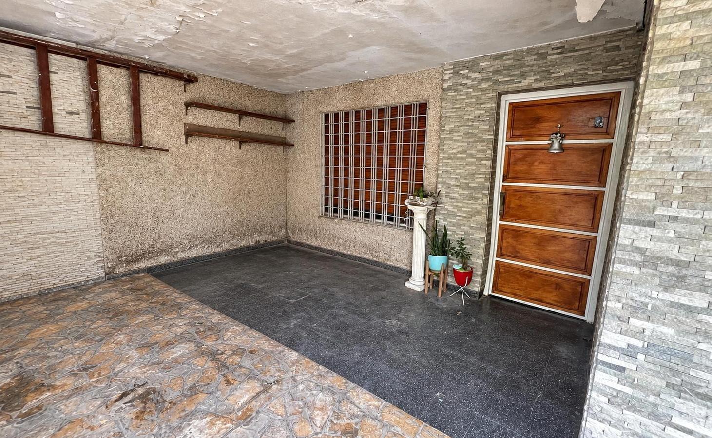 Foto de CASA CON COCHERA SEMICUBIERTA EN VILLA REAL, imagen 5