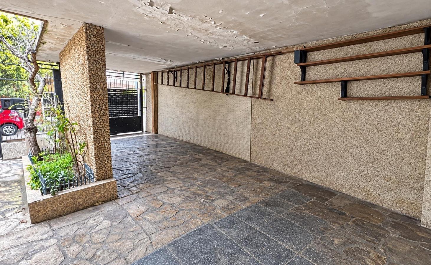 Foto de CASA CON COCHERA SEMICUBIERTA EN VILLA REAL, imagen 3
