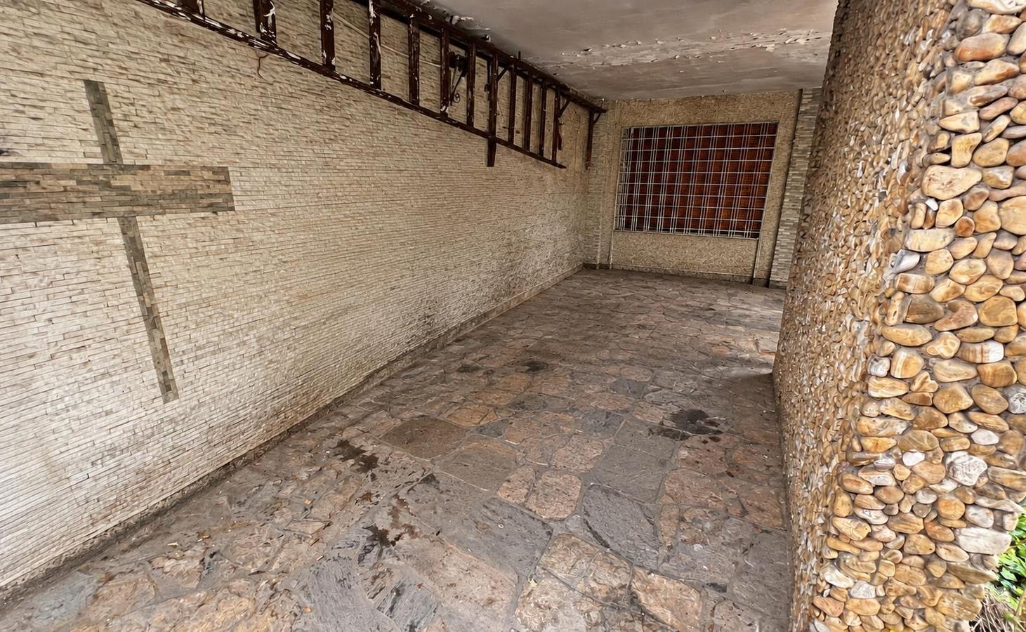 Foto de CASA CON COCHERA SEMICUBIERTA EN VILLA REAL, imagen 4