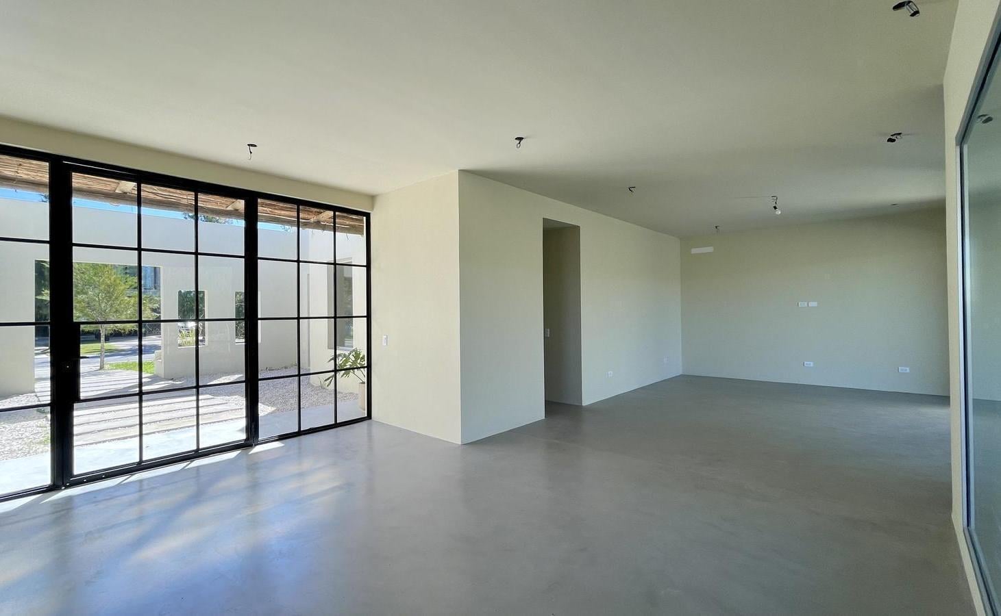 Foto de CASA EN NAUDIR EN VENTA - 5 AMBIENTES - PISCINA, imagen 3