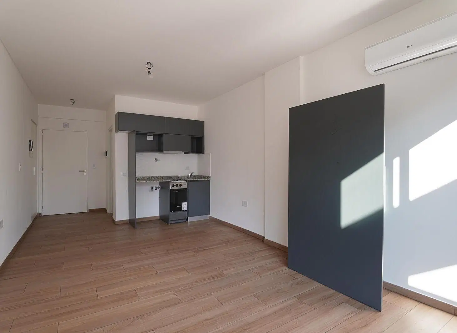 Venta 1 ambiente con amplio balcón a estrenar Caballito 4