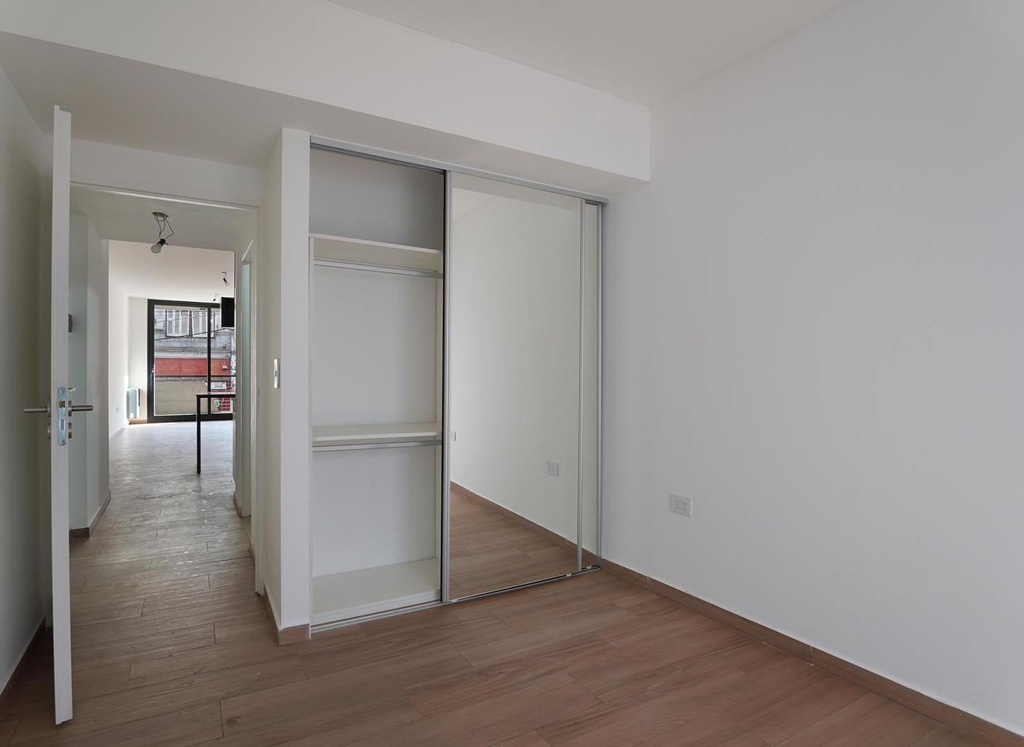 Venta 2 ambientes con balcón y patio a estrenar Caballito