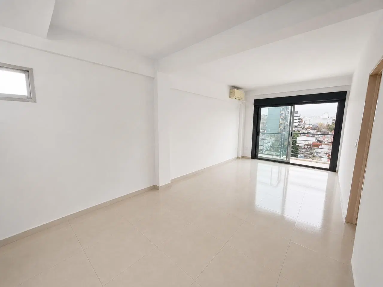 Departamento monoambiente con balcón en Parque Patricios 5