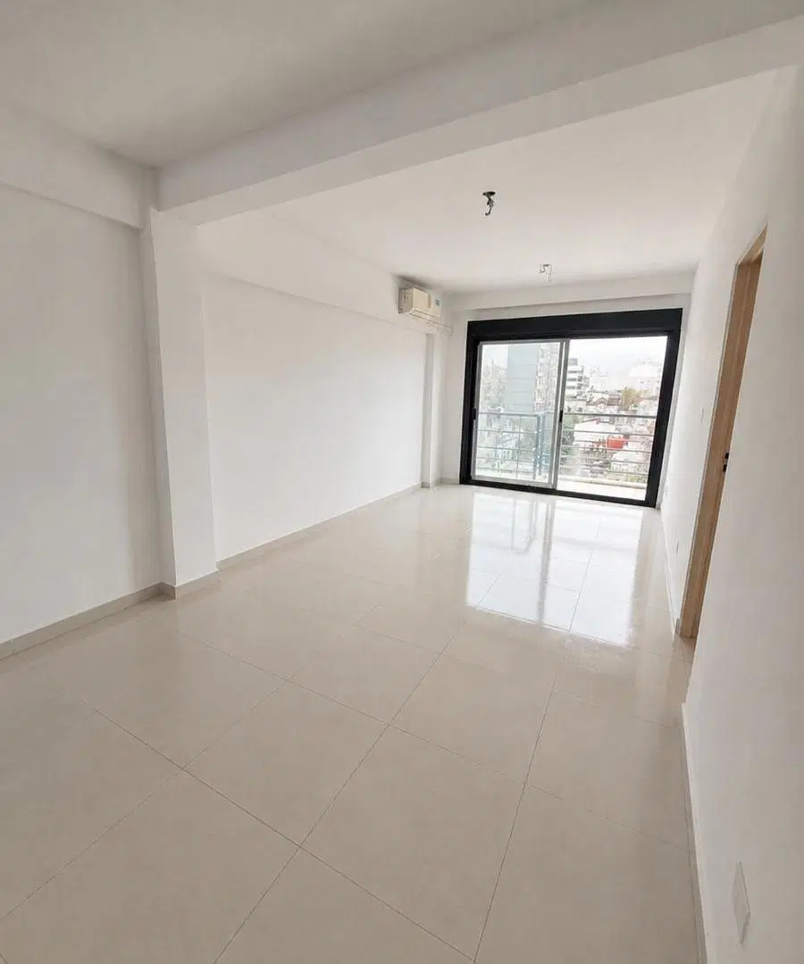 Departamento monoambiente con balcón en Parque Patricios 1