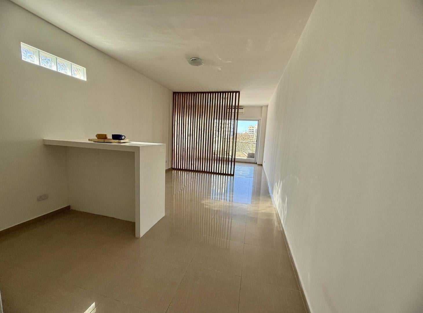 VENTA 1 AMB DIVISIBLE CON BALCON AL FRENTE, IDEAL INVERSION - FLORES