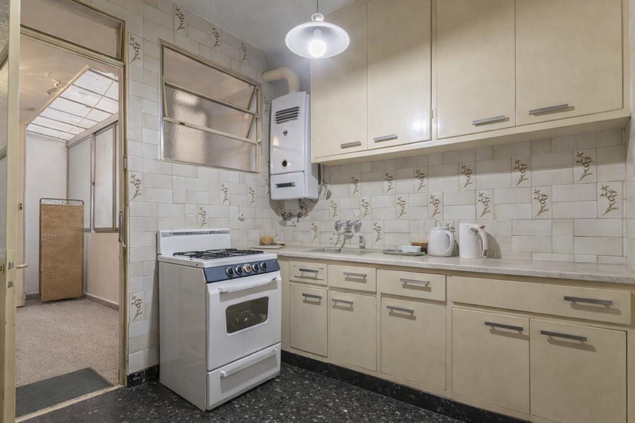 Foto de VENTA- 3 AMB + DEPENDENCIA - CABALLITO, imagen 2