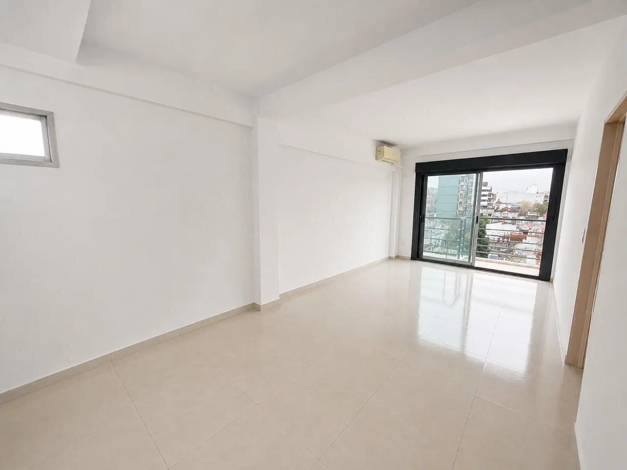 Departamento monoambiente con balcón en Parque Patricios 2