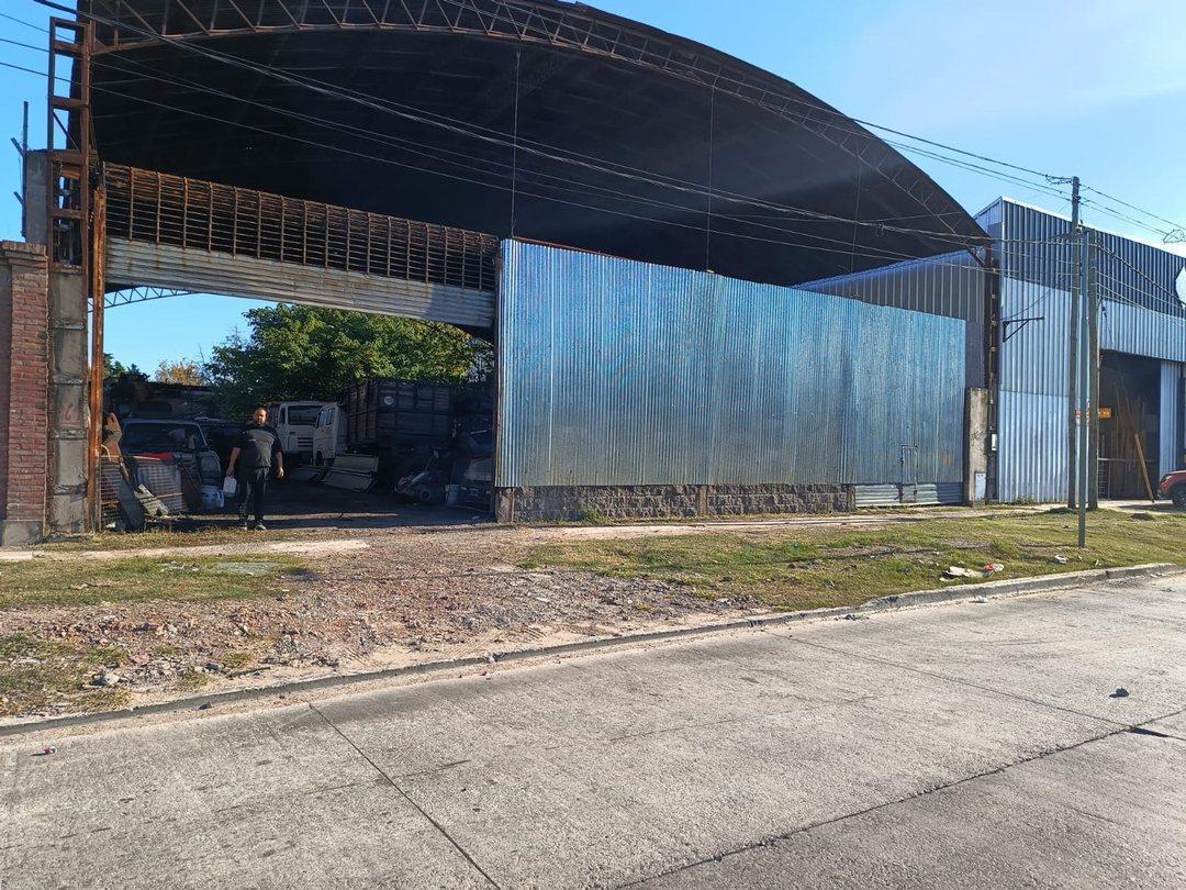Foto de Venta Galpón 1.200 m² - Villa Luzuriaga - Buenos Aires, imagen 1