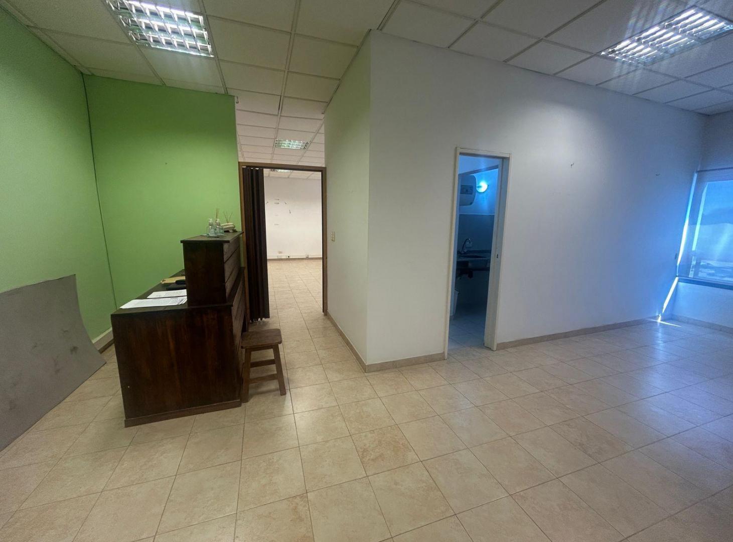 Foto de VENTA DEPTO/ OFICINA LUMINOSO EXCELENTE UBICACIÓN, imagen 5