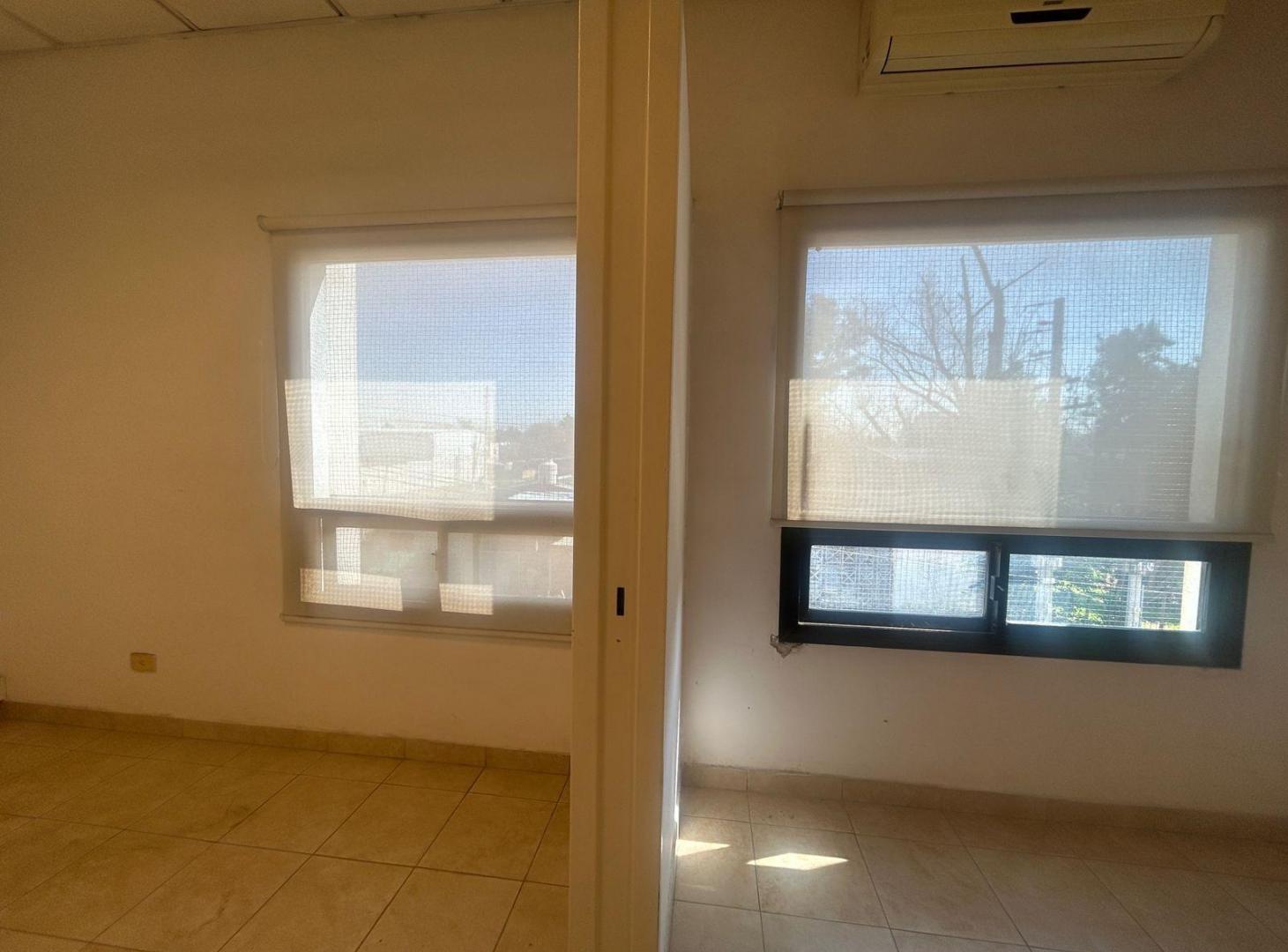 Foto de VENTA DEPTO/ OFICINA LUMINOSO EXCELENTE UBICACIÓN, imagen 2