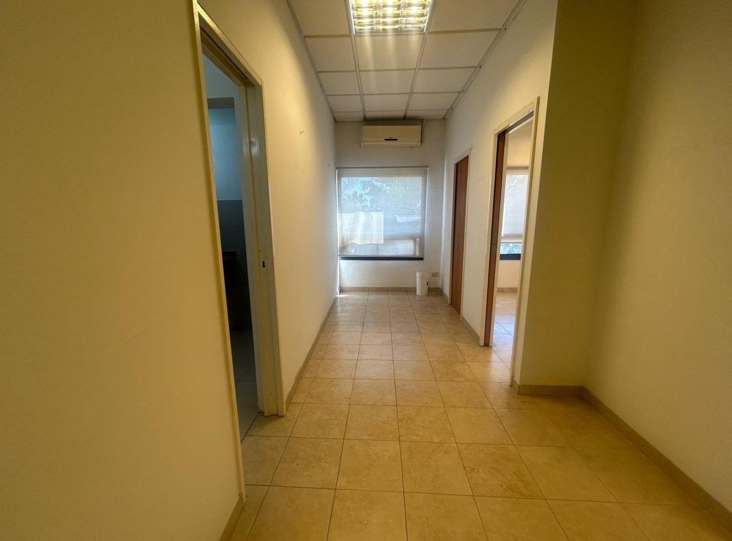 Foto de VENTA DEPTO/ OFICINA LUMINOSO EXCELENTE UBICACIÓN, imagen 4