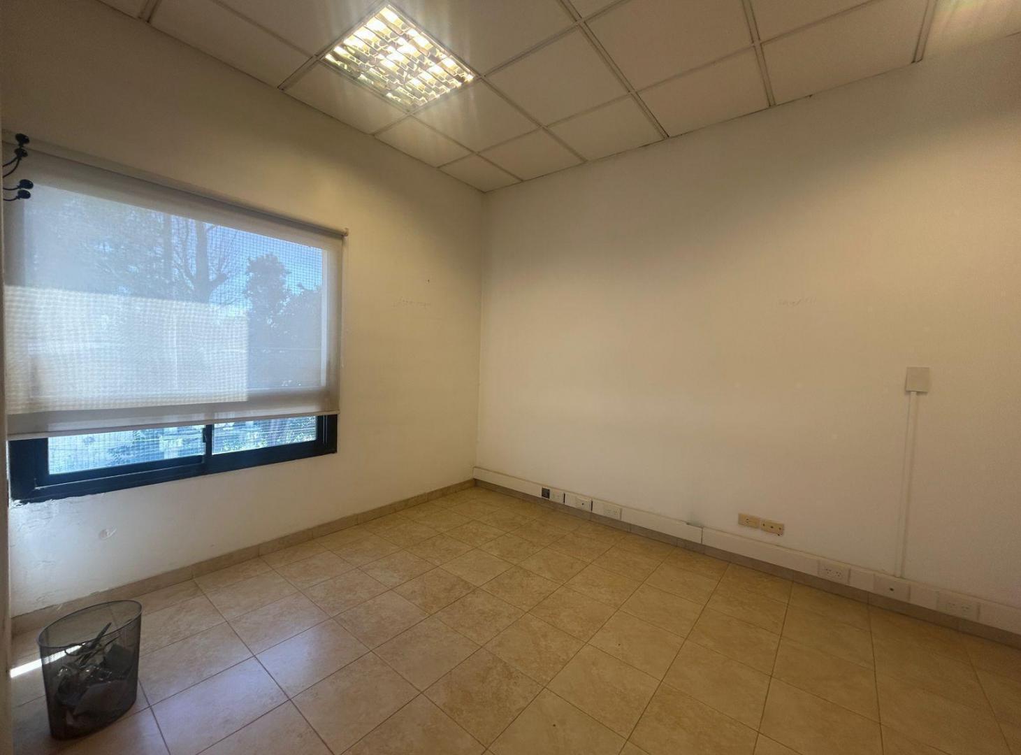 Foto de VENTA DEPTO/ OFICINA LUMINOSO EXCELENTE UBICACIÓN, imagen 1