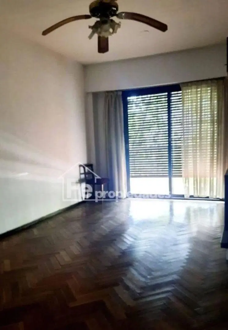 Venta departamento 3 ambientes con dependencia en Floresta 5