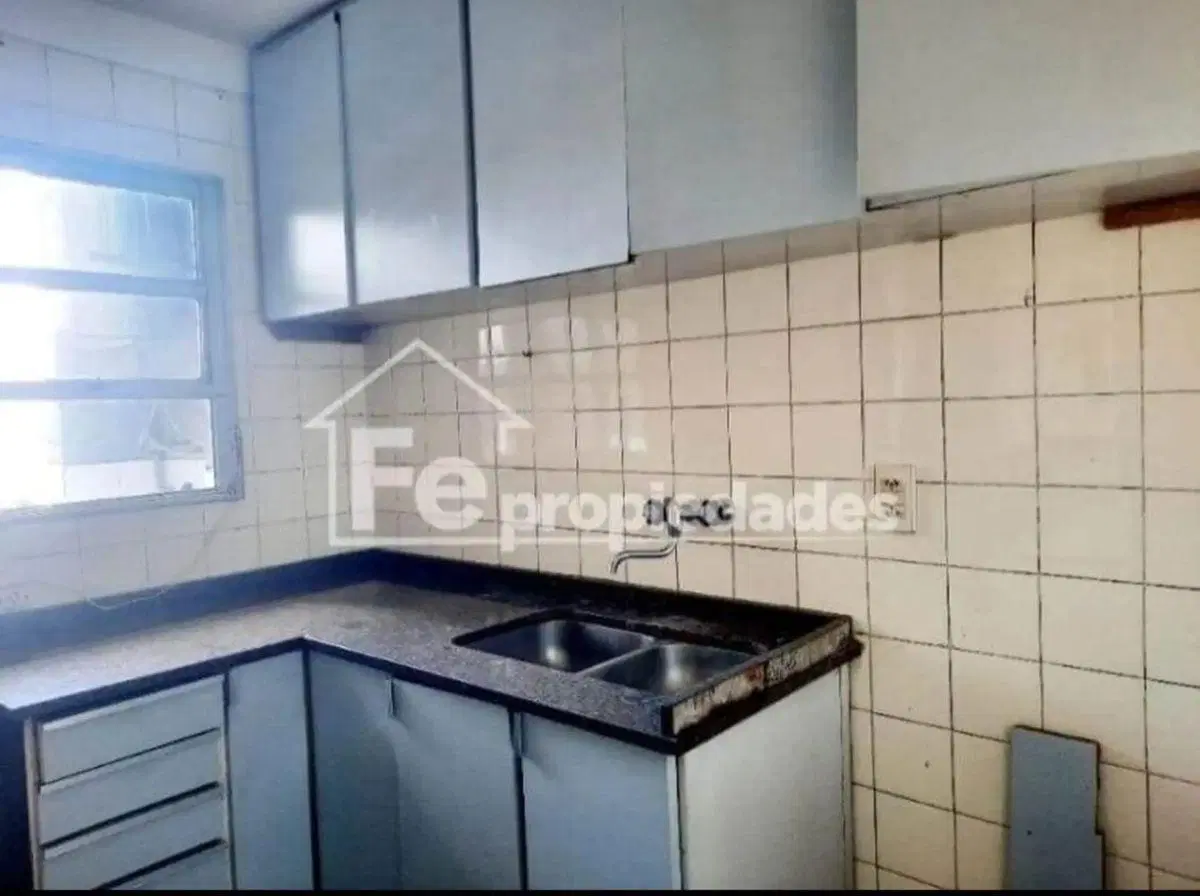 Venta departamento 3 ambientes con dependencia en Floresta 2