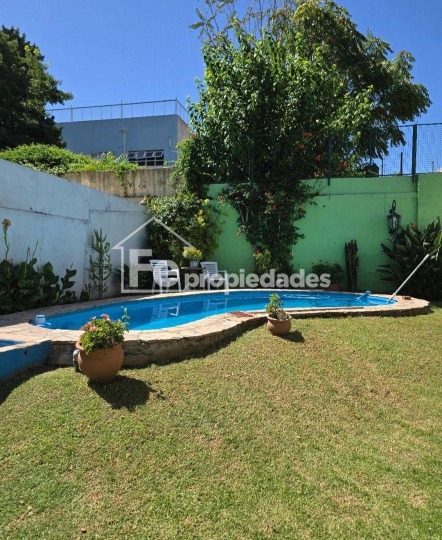 Casa 6 ambientes con jardín en venta en Floresta