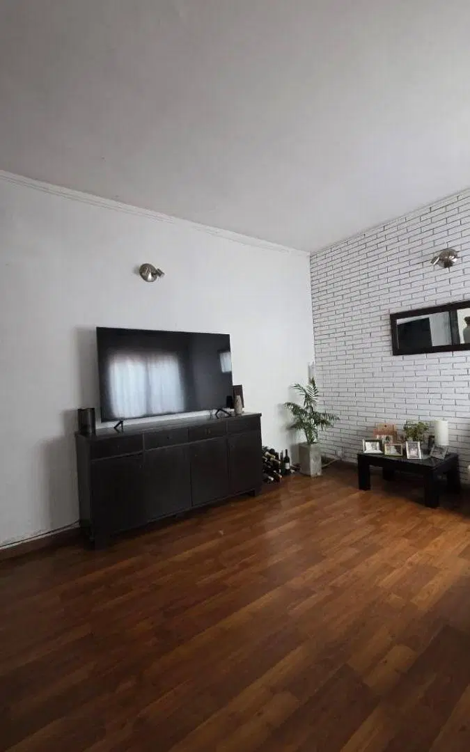 Casa 5 ambientes con terraza y cochera descubierta en venta en Floresta 2