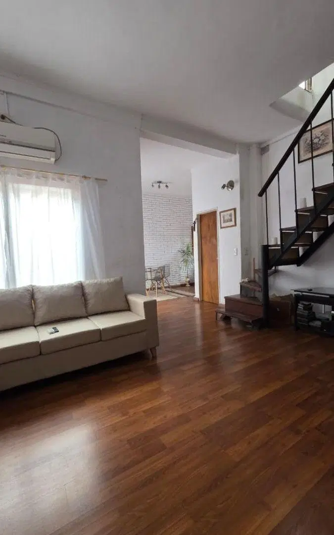 Casa 5 ambientes con terraza y cochera descubierta en venta en Floresta 5
