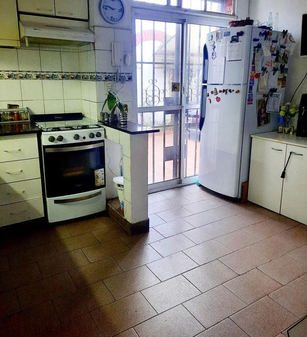 Casa 5 ambientes con terraza y cochera descubierta en venta en Floresta 4