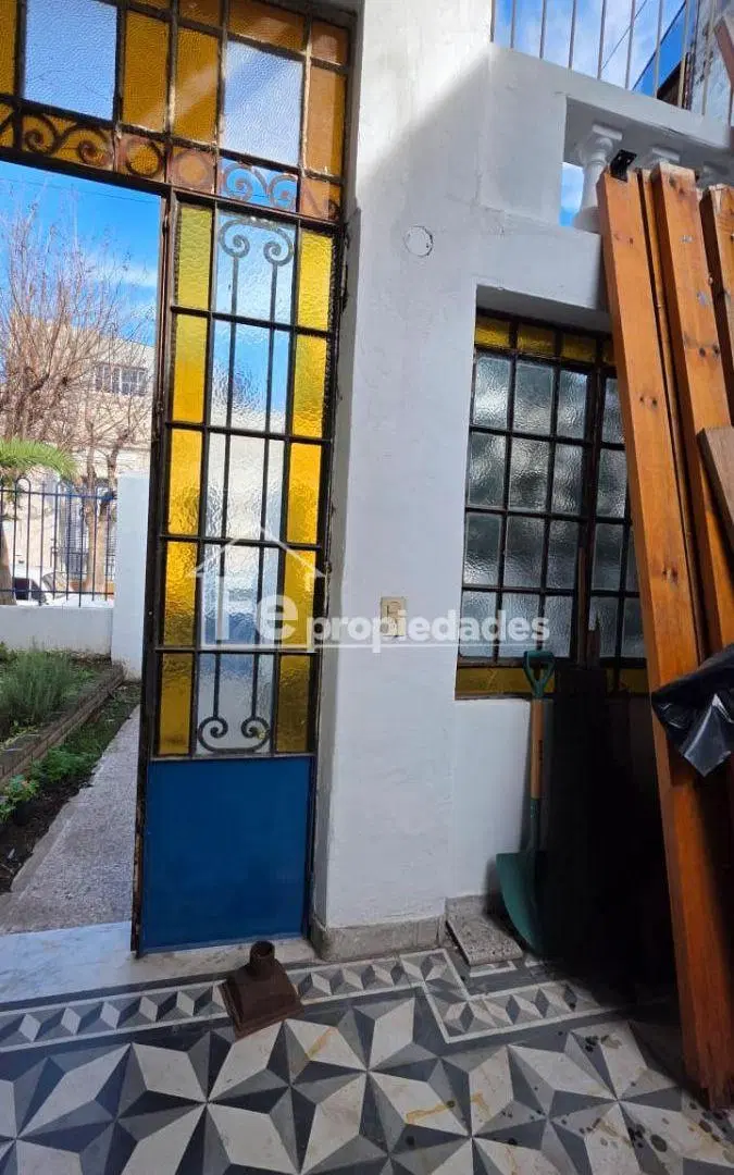 Venta casa 4 ambientes mas monoambiente en Floresta 2
