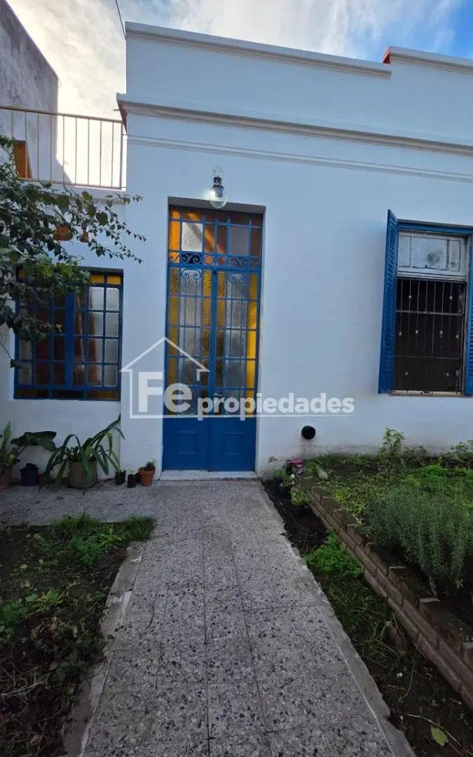 Venta casa 4 ambientes mas monoambiente en Floresta 3