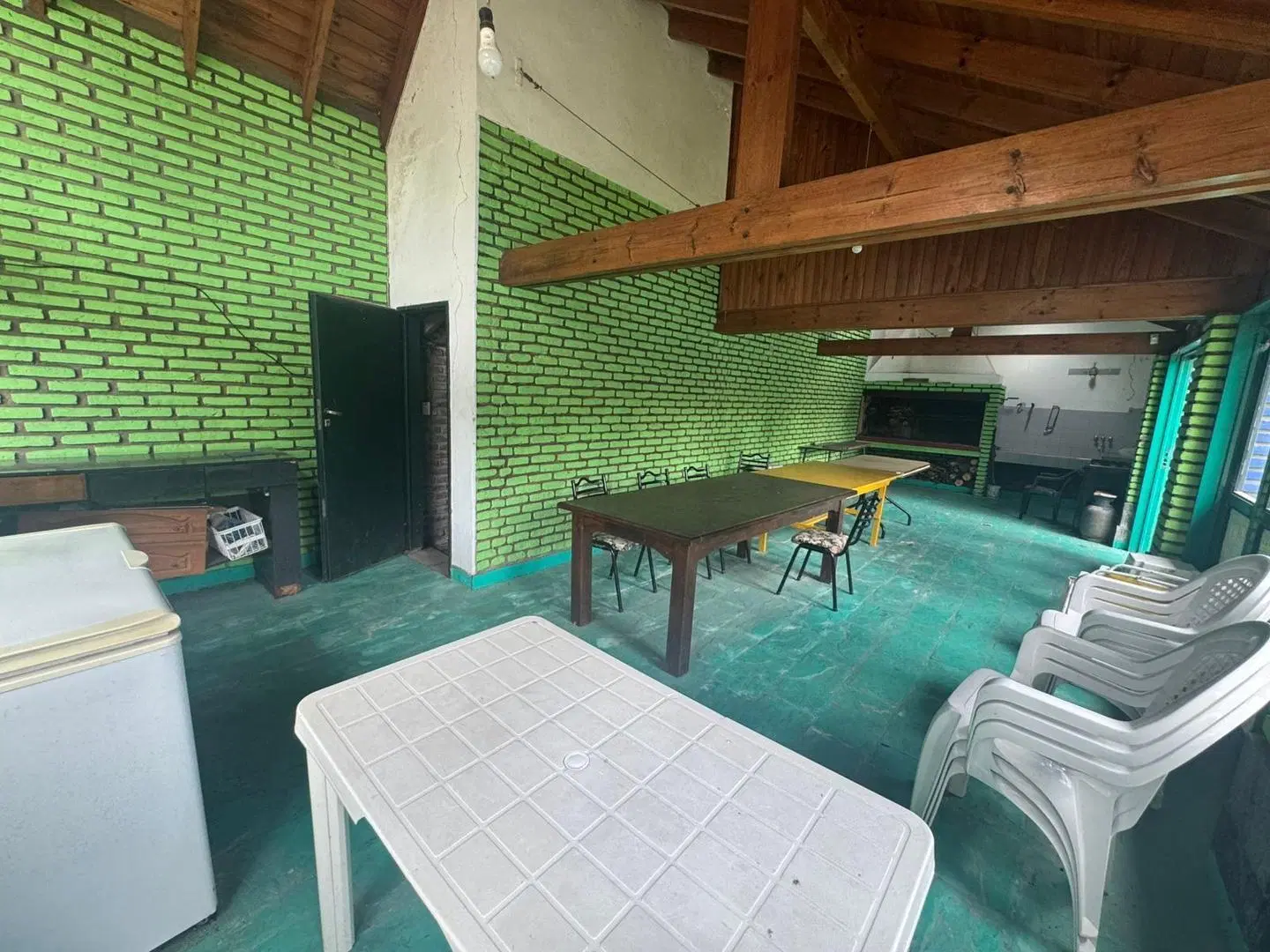 Quinta sobre lote de 2.500 m² con pileta, quincho, cancha de 5