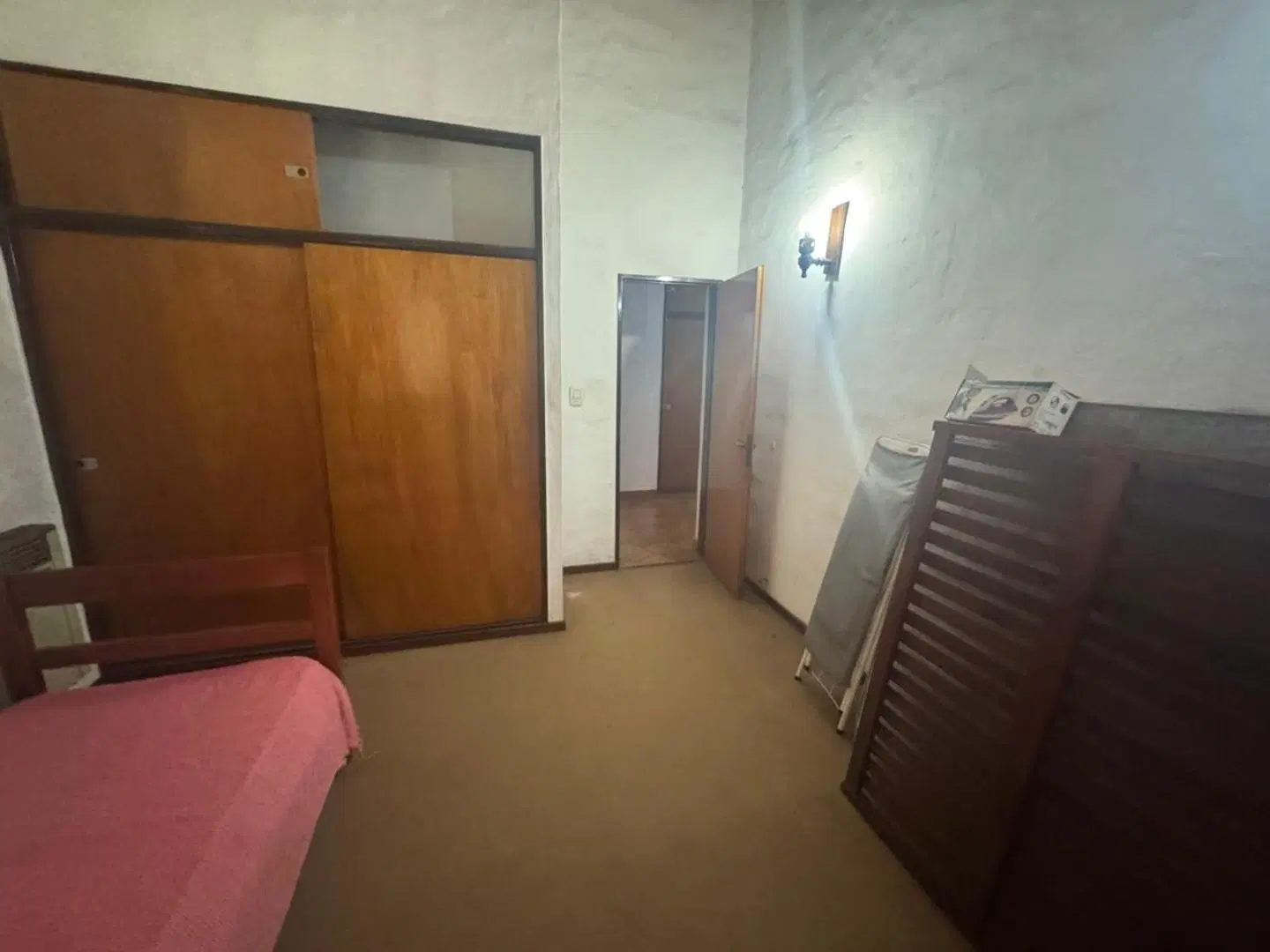 Quinta sobre lote de 2.500 m² con pileta, quincho, cancha de 4