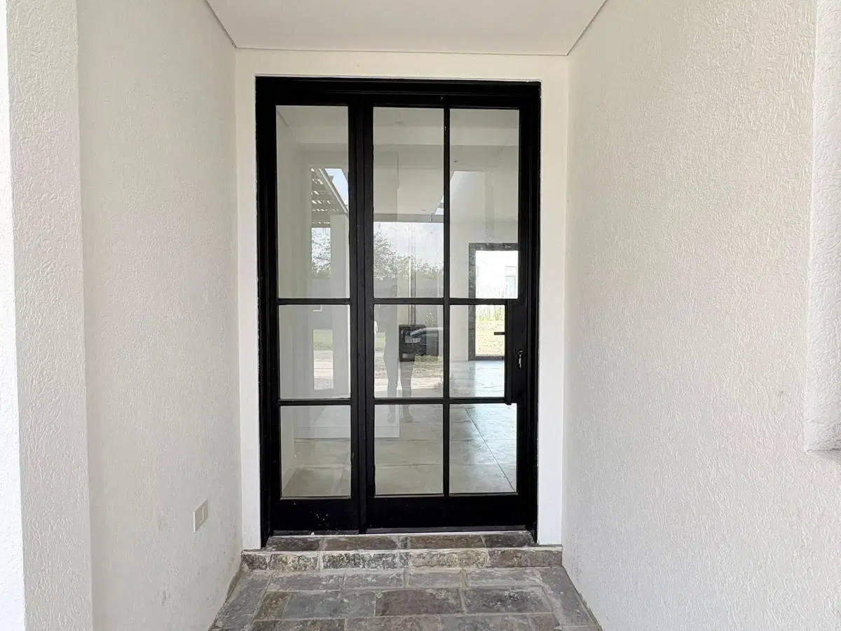 Casa a Estrenar en Venta Barrio Cerrado Santa Clara. 3 Dorm. 5