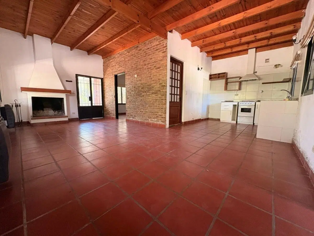 Casa en Venta en Parque Exaltación. 2 Dormitorios. 1000 Mt Parque. Piscina 3